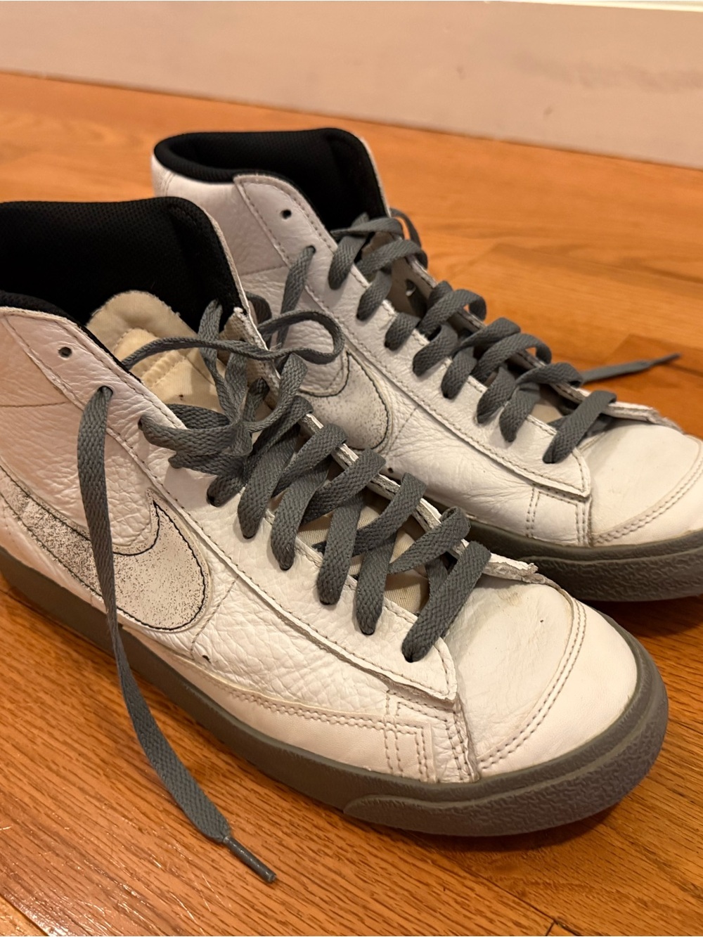 Nike Men’s White & Gray Sneakers
